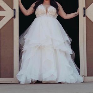 Princess Bridal Gown Beaded, lace and Chiffon Off White size 20